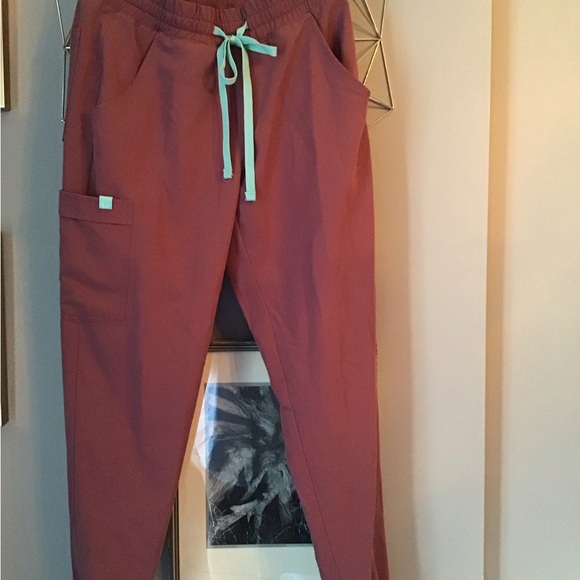 Garde Malade Scrub Set - Picture 6 of 8